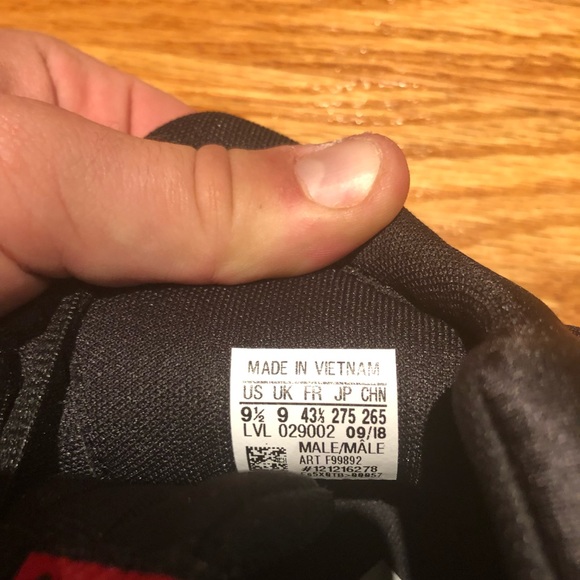 Basketball Shoes - Picture 4 of 4